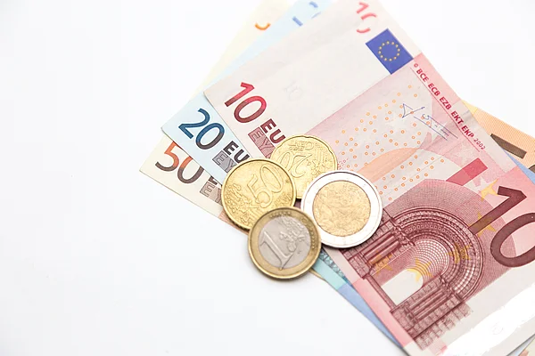 Geldscheine und Münzen