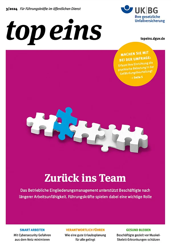 Titelbild des Magazins top eins Ausgabe 3/2024. Oben das Logo der UK|BG und der Text "Für Führungskräfte im öffentlichen Dienst". Im Fokus ein blaues Puzzlestück, das in eine Reihe weißer Puzzleteile eingefügt wird, vor einem magentafarbenen Hintergrund. Darunter der Titel "Zurück ins Team" und der Hinweis auf das betriebliche Eingliederungsmanagement.