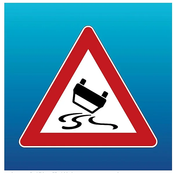 Umgestaltetes Verkehrsschild „Vorfahrt achten“