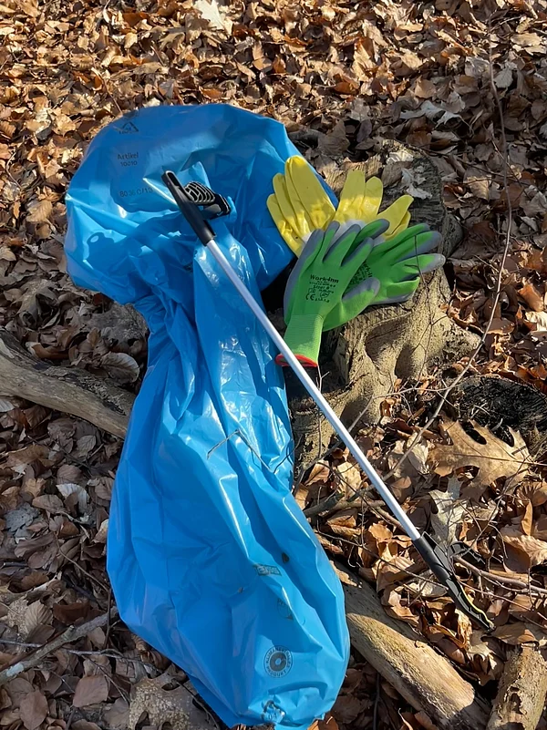 Müllsack, Schutzhandschuhe, Greifer